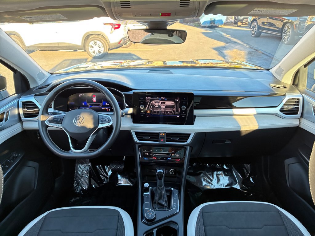 Used 2025 Volkswagen Taos SE w/ Panoramic Sunroof Package AWD/4WD image 21