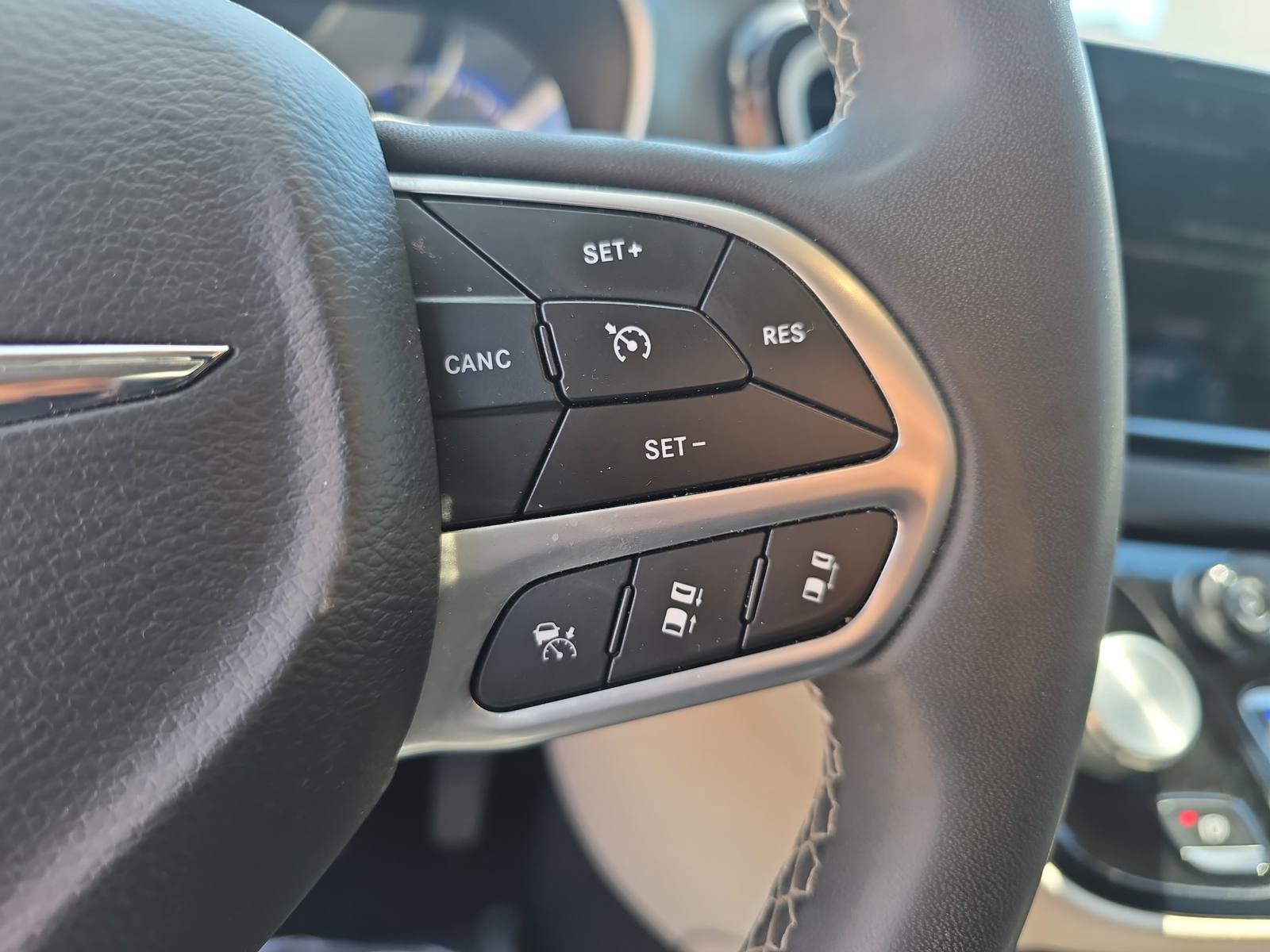 Used 2022 Chrysler Pacifica Touring-L FWD image 20