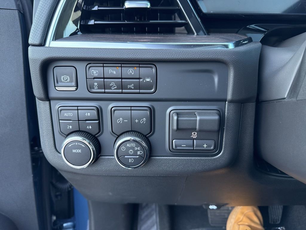 Used 2025 Chevrolet Suburban Premier w/ Sun And Tow Package image 27