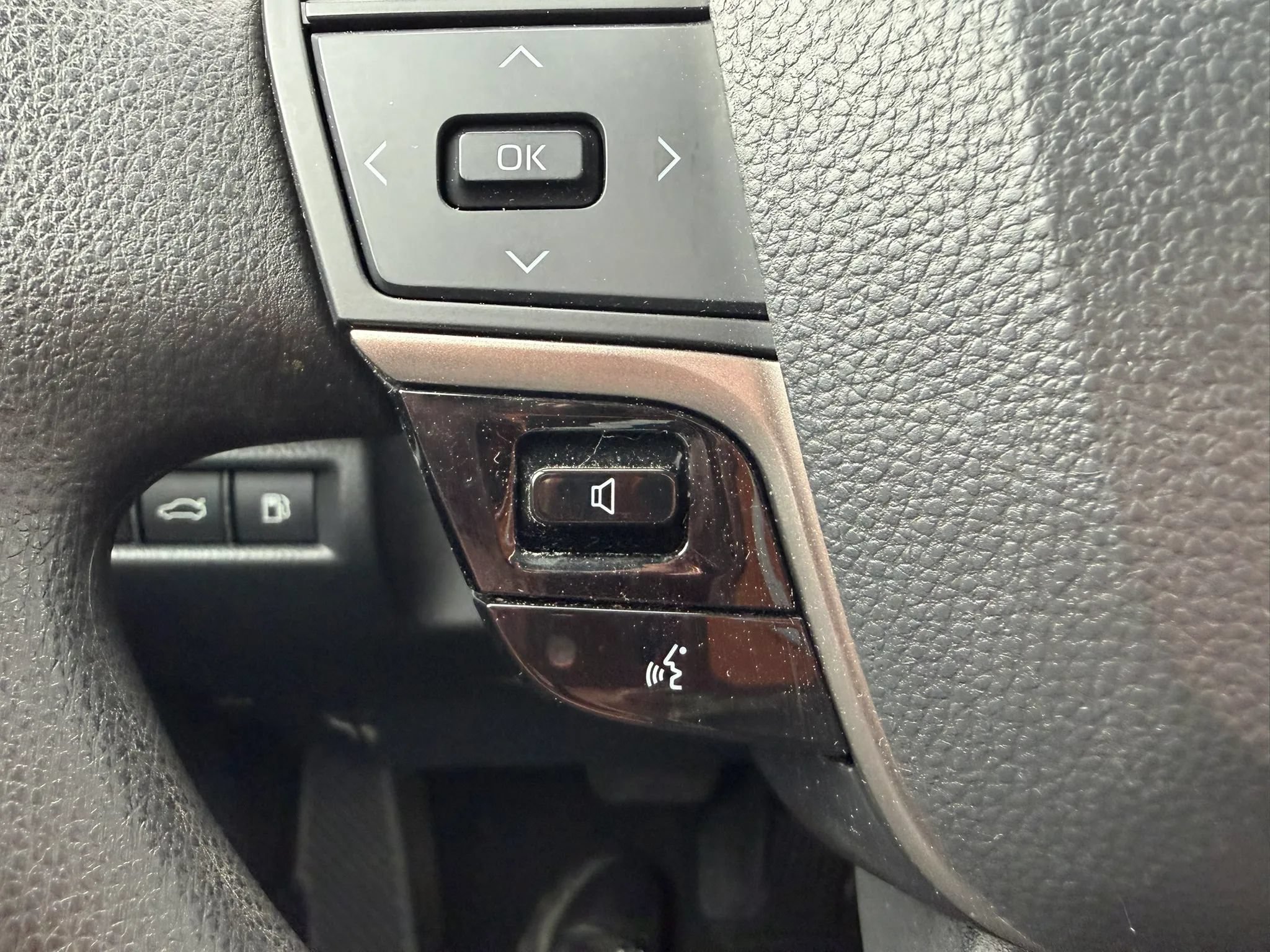 Used 2025 Toyota Camry LE FWD image 14