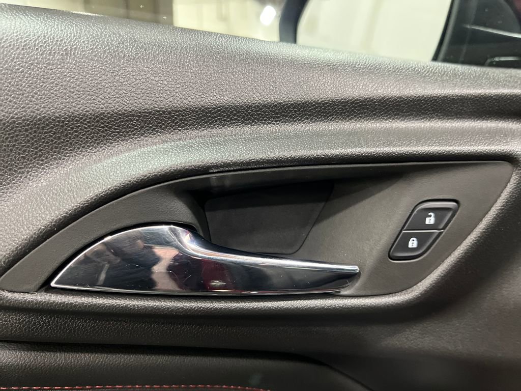 Used 2025 Chevrolet Trax RS w/ Sunroof Package image 14