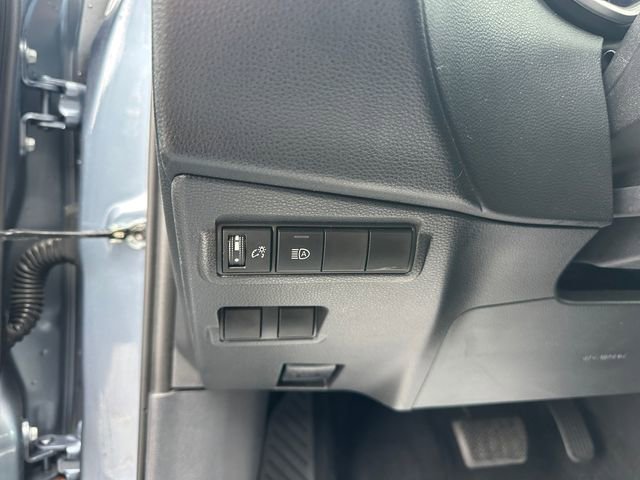 Used 2023 Toyota Corolla Cross XLE image 21