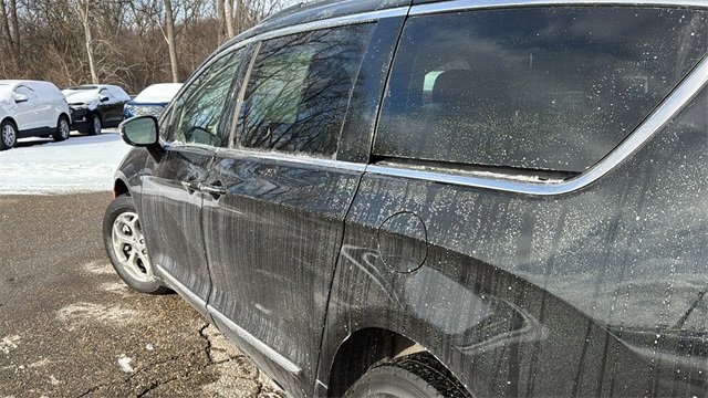 Used 2022 Chrysler Pacifica Limited image 32