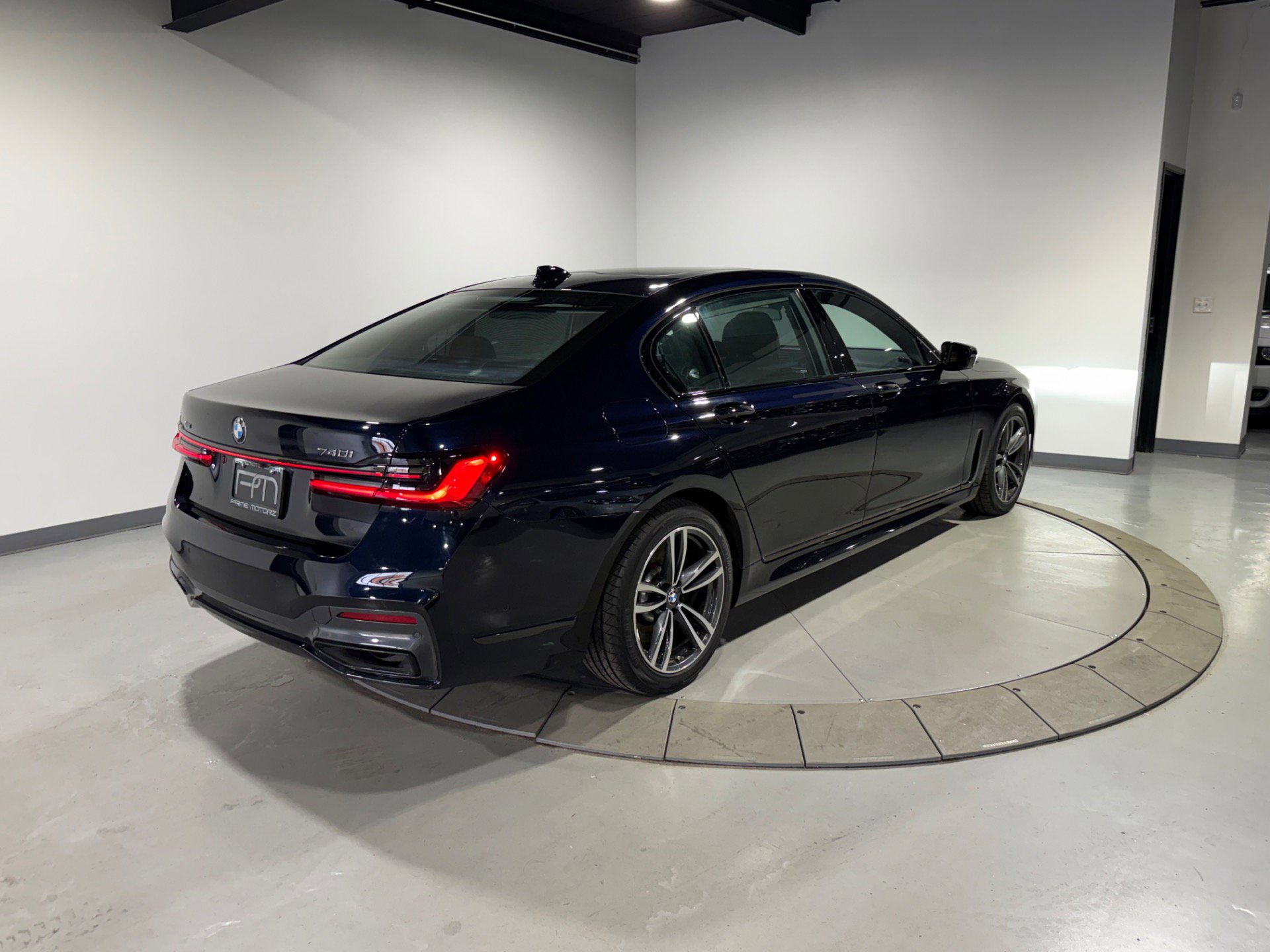 Used 2022 BMW 740i xDrive w/ M Sport Package image 16