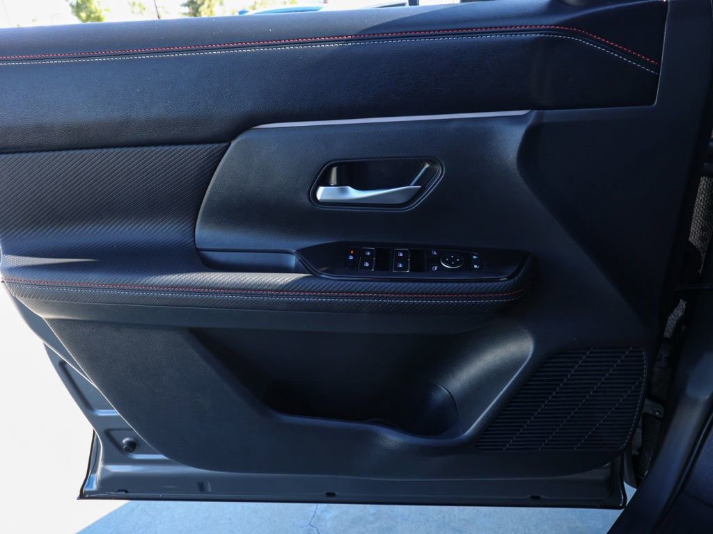 Used 2025 Nissan Kicks SR image 23