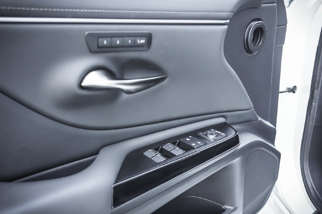 Certified 2025 Lexus ES 350 w/ Premium Package FWD image 12