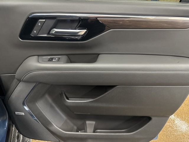 New 2026 Chevrolet Suburban Premier image 25