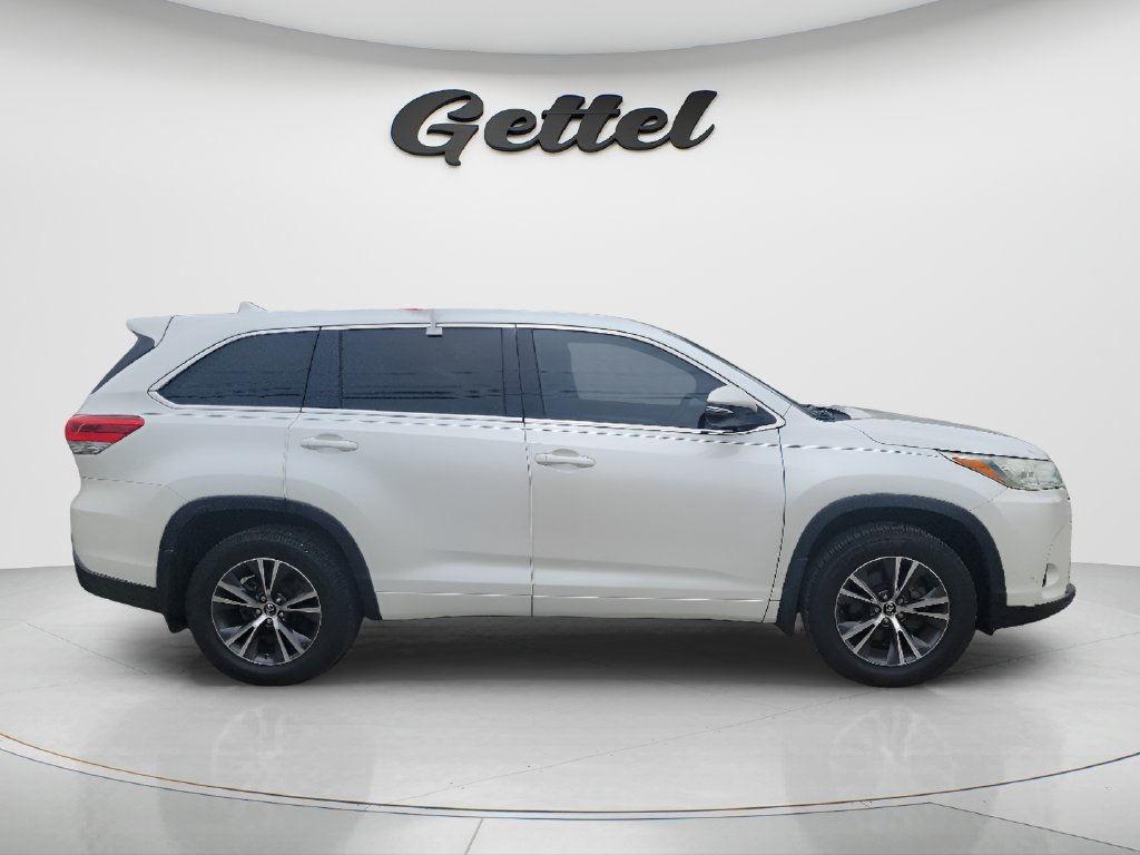 Used 2018 Toyota Highlander Plus FWD image 4