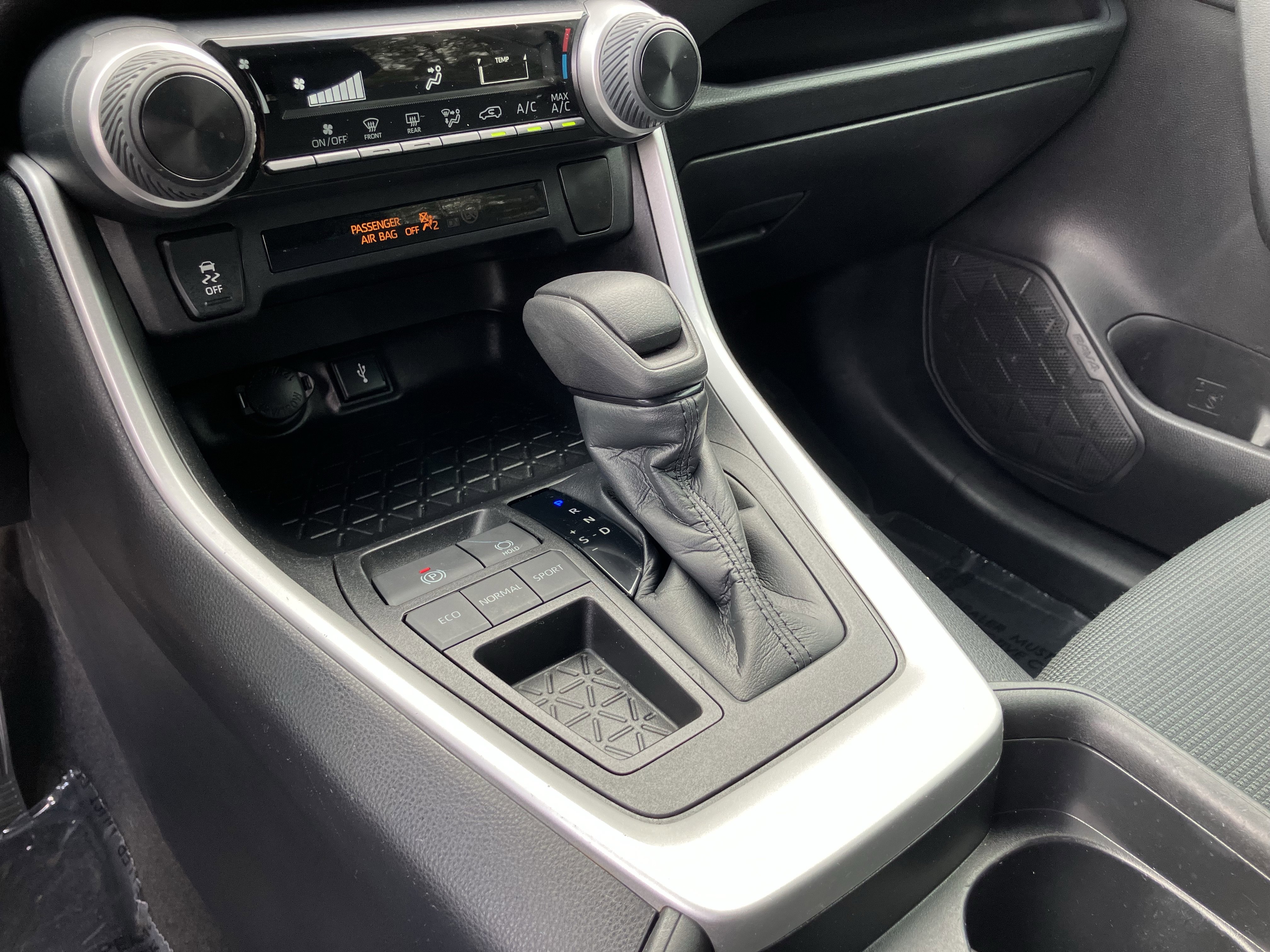 Used 2021 Toyota RAV4 LE image 28