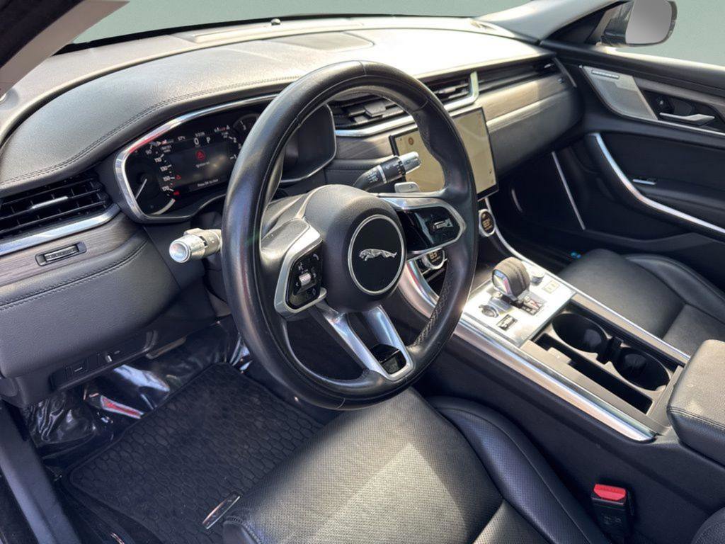 Used 2022 Jaguar XF SE image 21