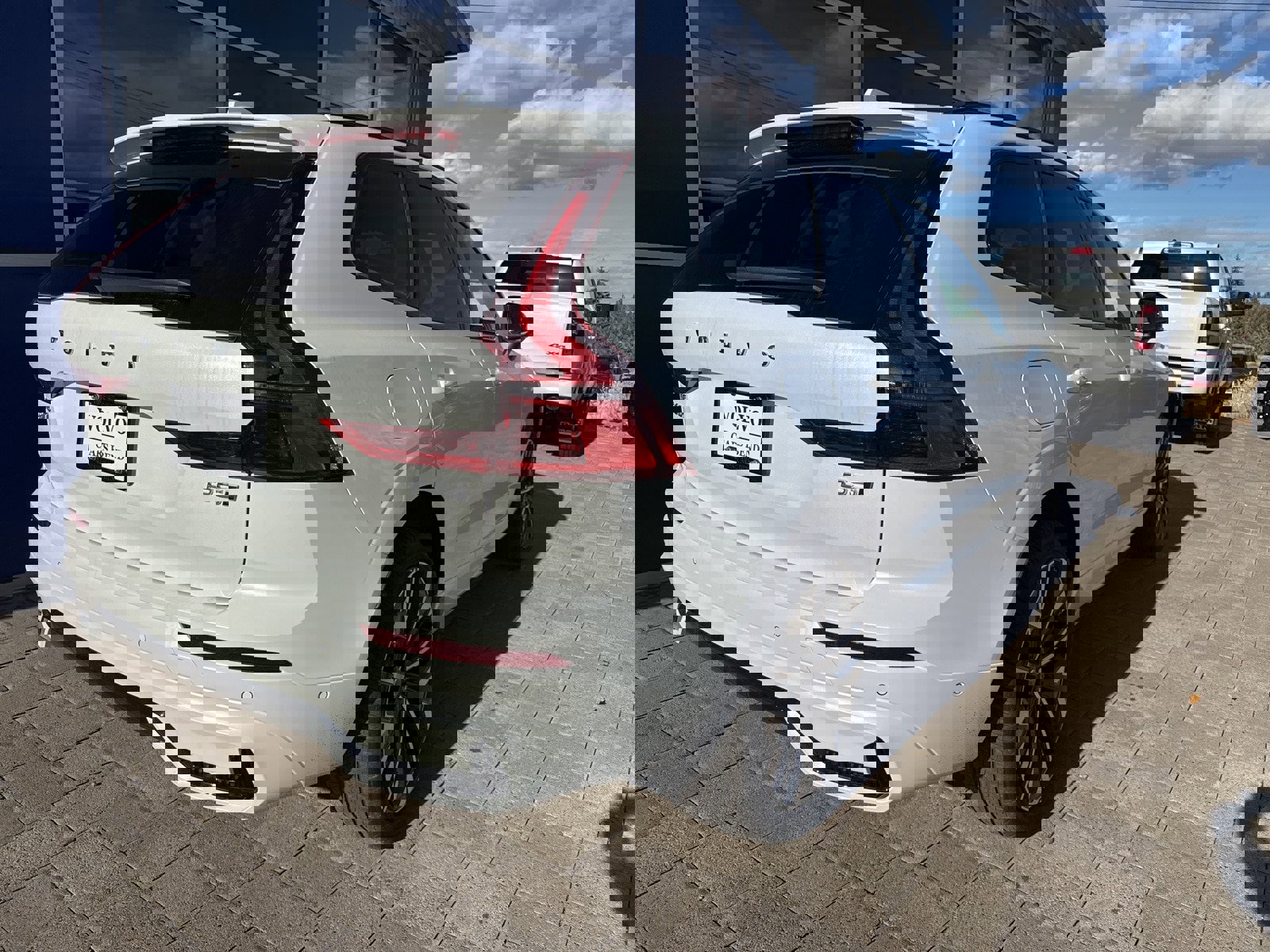 New 2026 Volvo XC60 B5 Ultra w/ Climate Package image 5