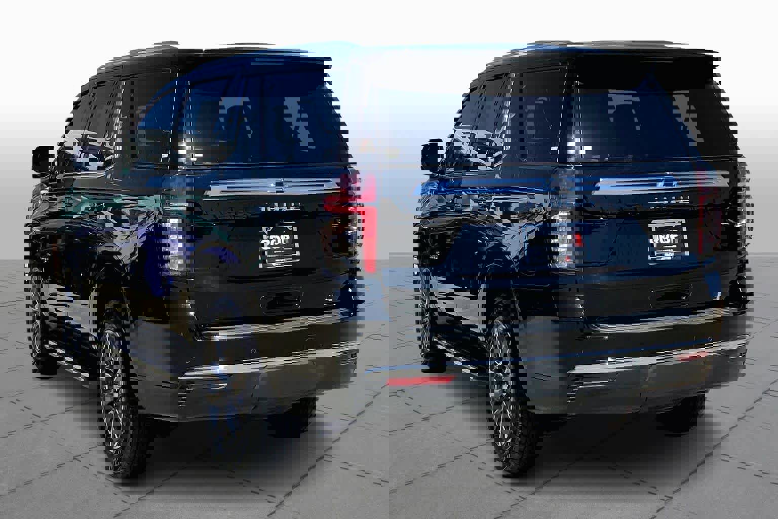 Used 2023 Chevrolet Tahoe LT w/ Luxury Package AWD/4WD image 11