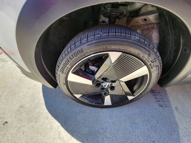 Used 2025 Nissan Kicks SR FWD image 9