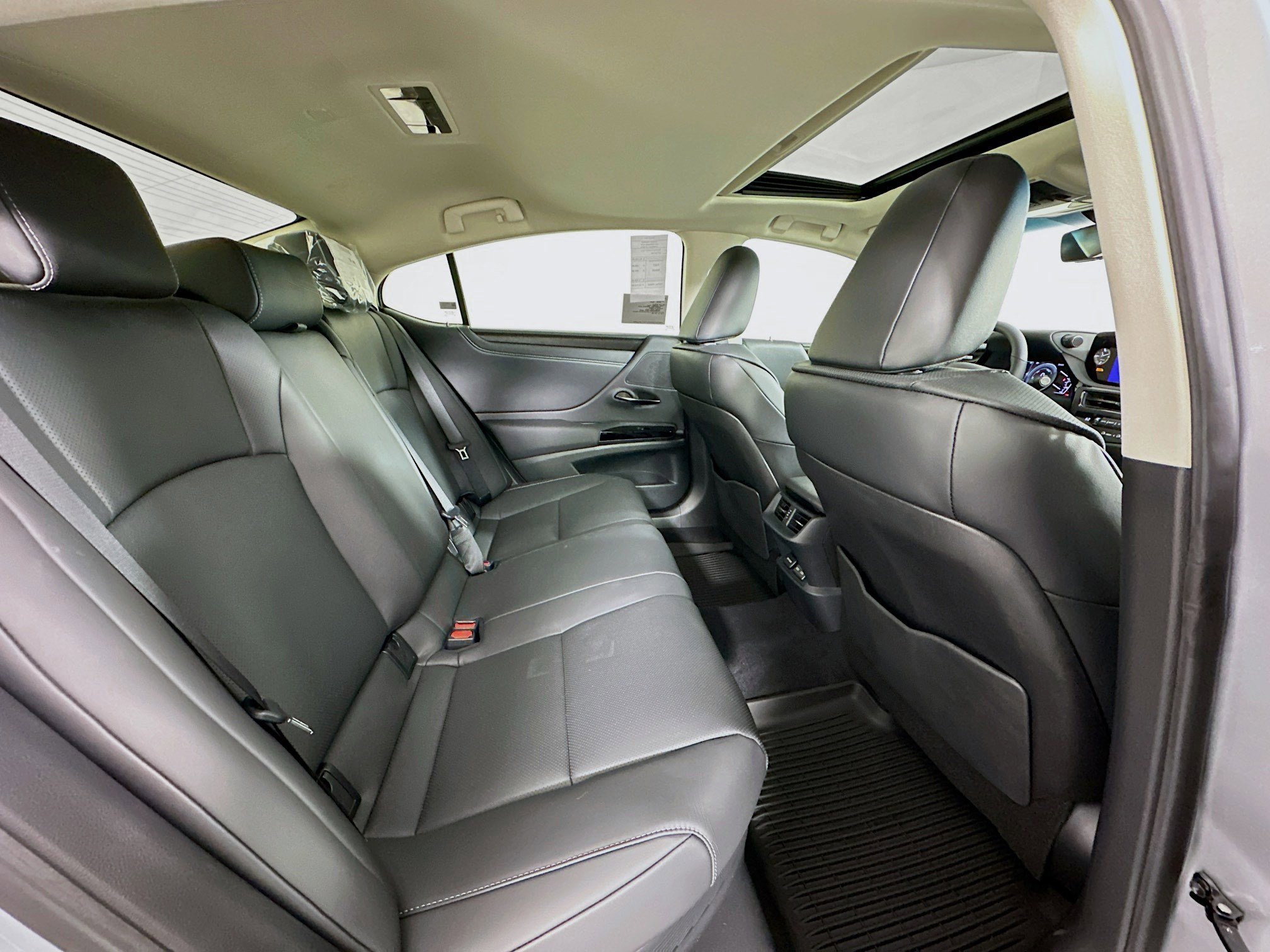 New 2025 Lexus ES 300h w/ Premium Package image 31