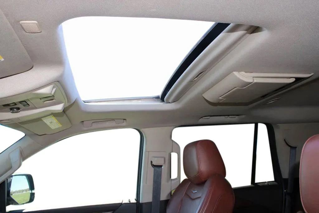 Used 2018 Cadillac Escalade Premium Luxury image 34