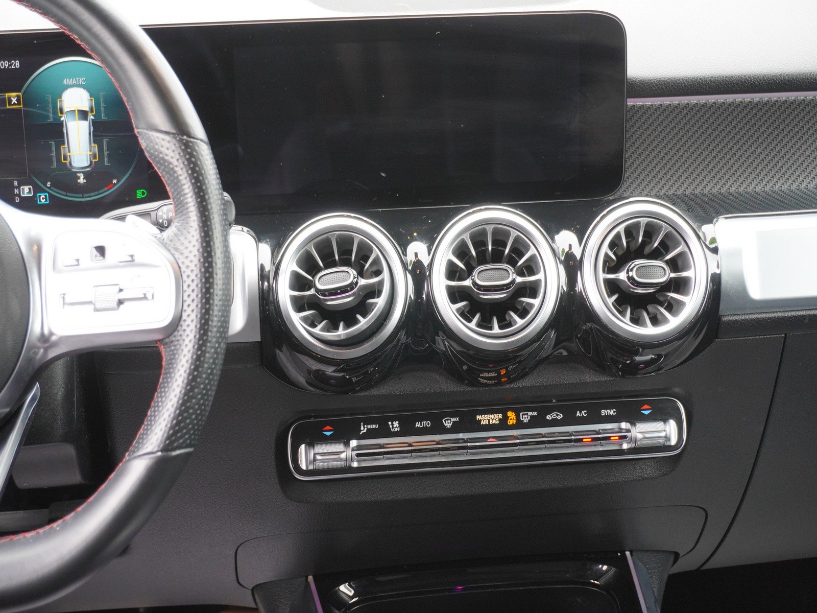 Used 2022 Mercedes-Benz GLB 250 4MATIC image 17
