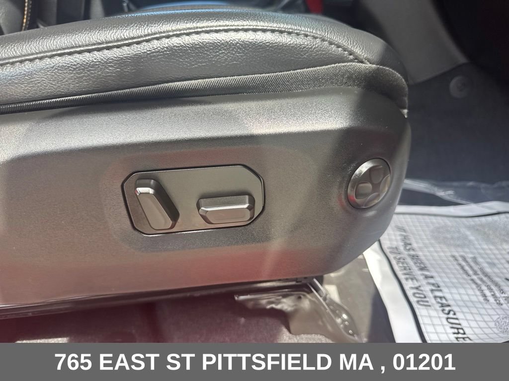 Used 2024 Jeep Wrangler Unlimited Sahara w/ Technology Group AWD/4WD image 14