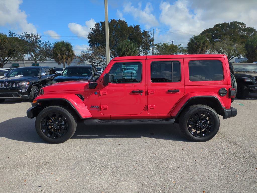 Used 2025 Jeep Wrangler Unlimited Sahara image 9