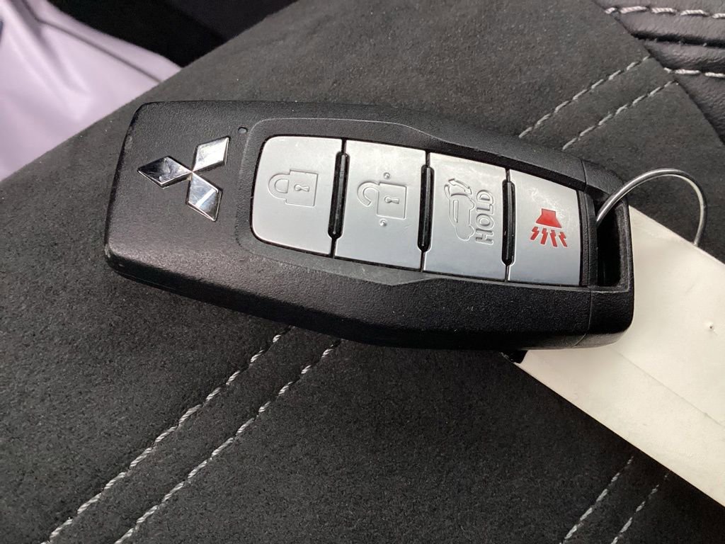Used 2025 Mitsubishi Outlander AWD image 30
