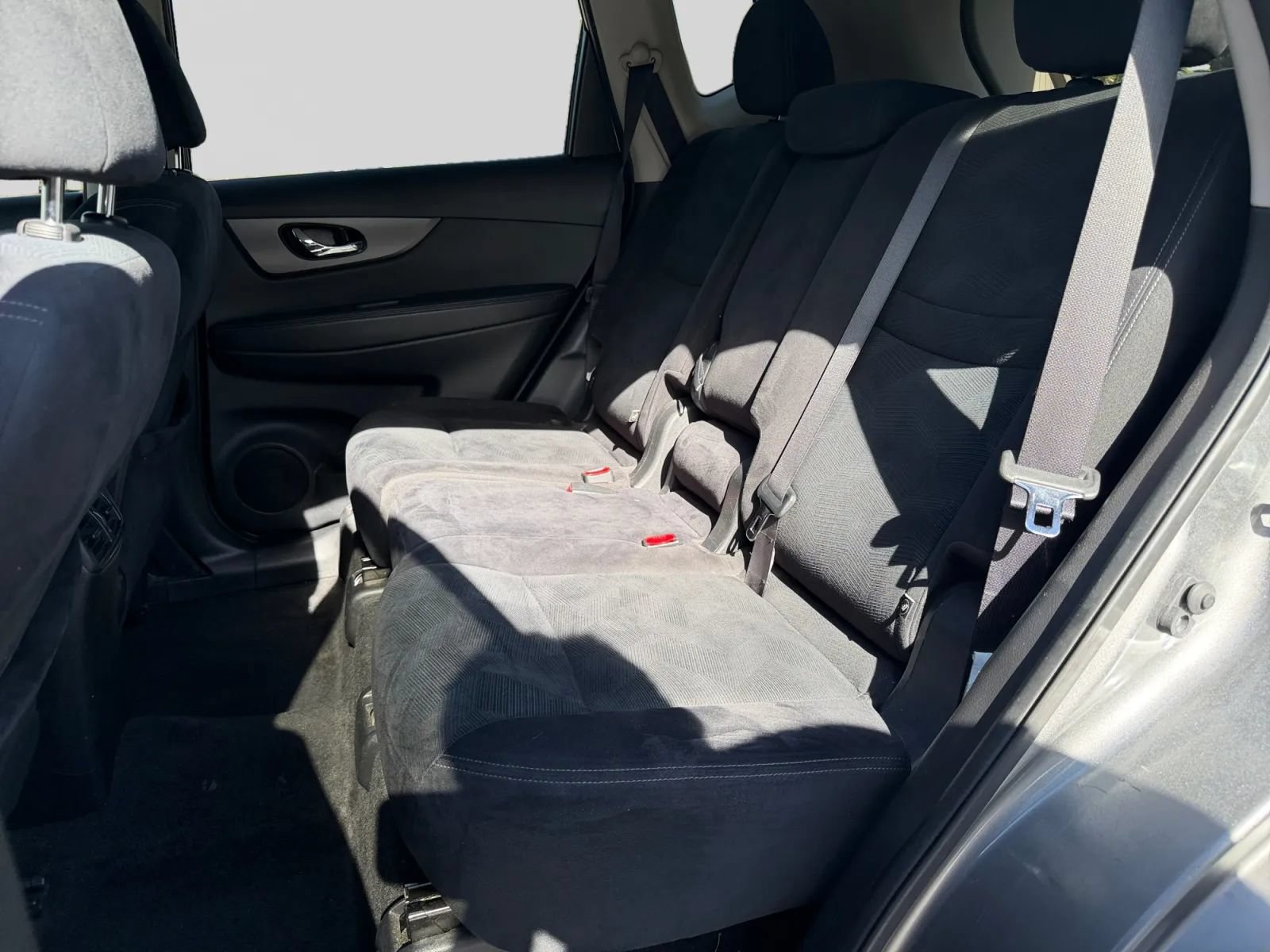 Used 2016 Nissan Rogue S FWD image 13
