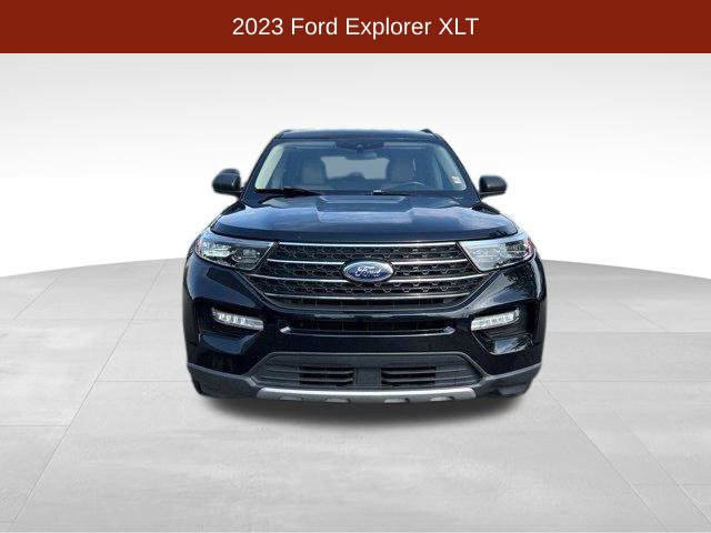 Used 2023 Ford Explorer XLT w/ Equipment Group 202A RWD image 2