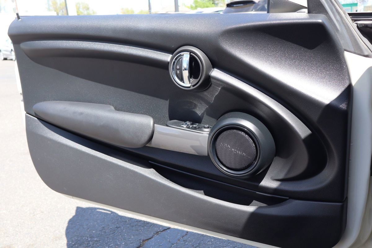 Used 2017 MINI Cooper 2-Door Hardtop FWD image 9