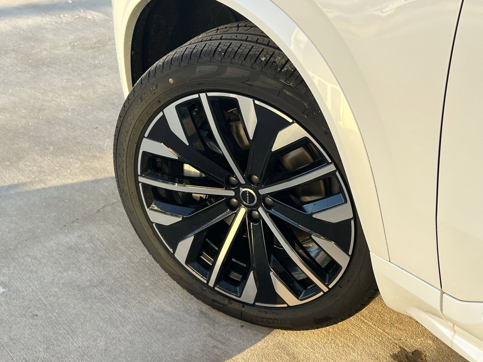 New 2026 Volvo XC90 B6 Plus w/ Protection Package Premier image 12