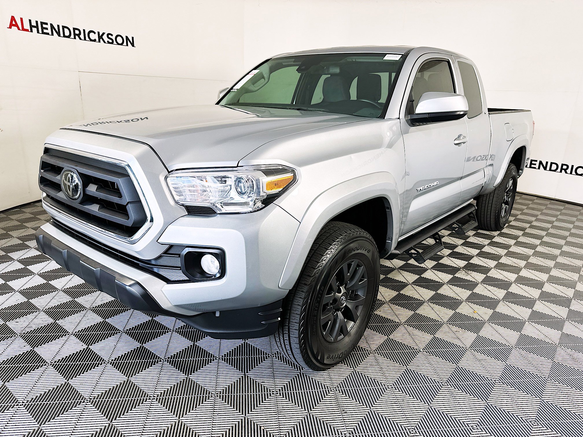 Used 2023 Toyota Tacoma SR5 w/ SR5 Appearance Package image 7
