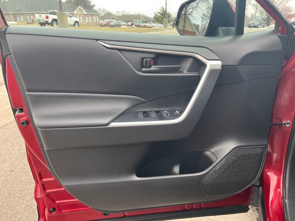 Used 2022 Toyota RAV4 LE image 26