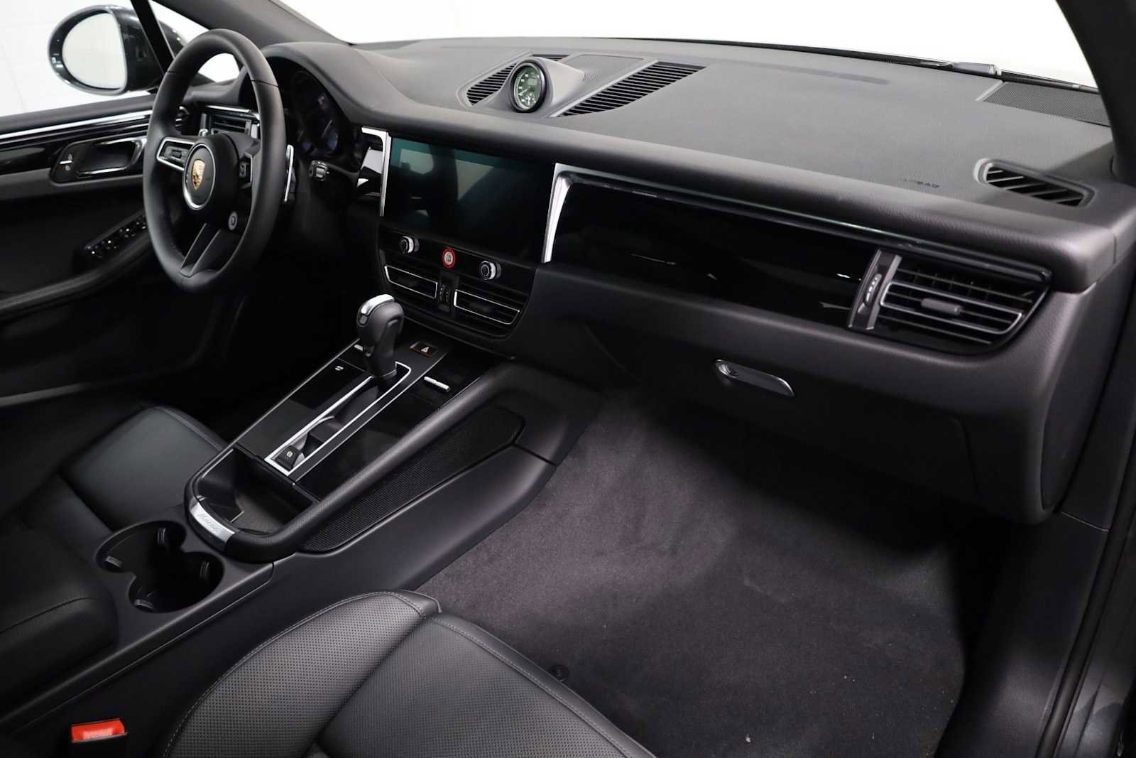 New 2026 Porsche Macan image 6