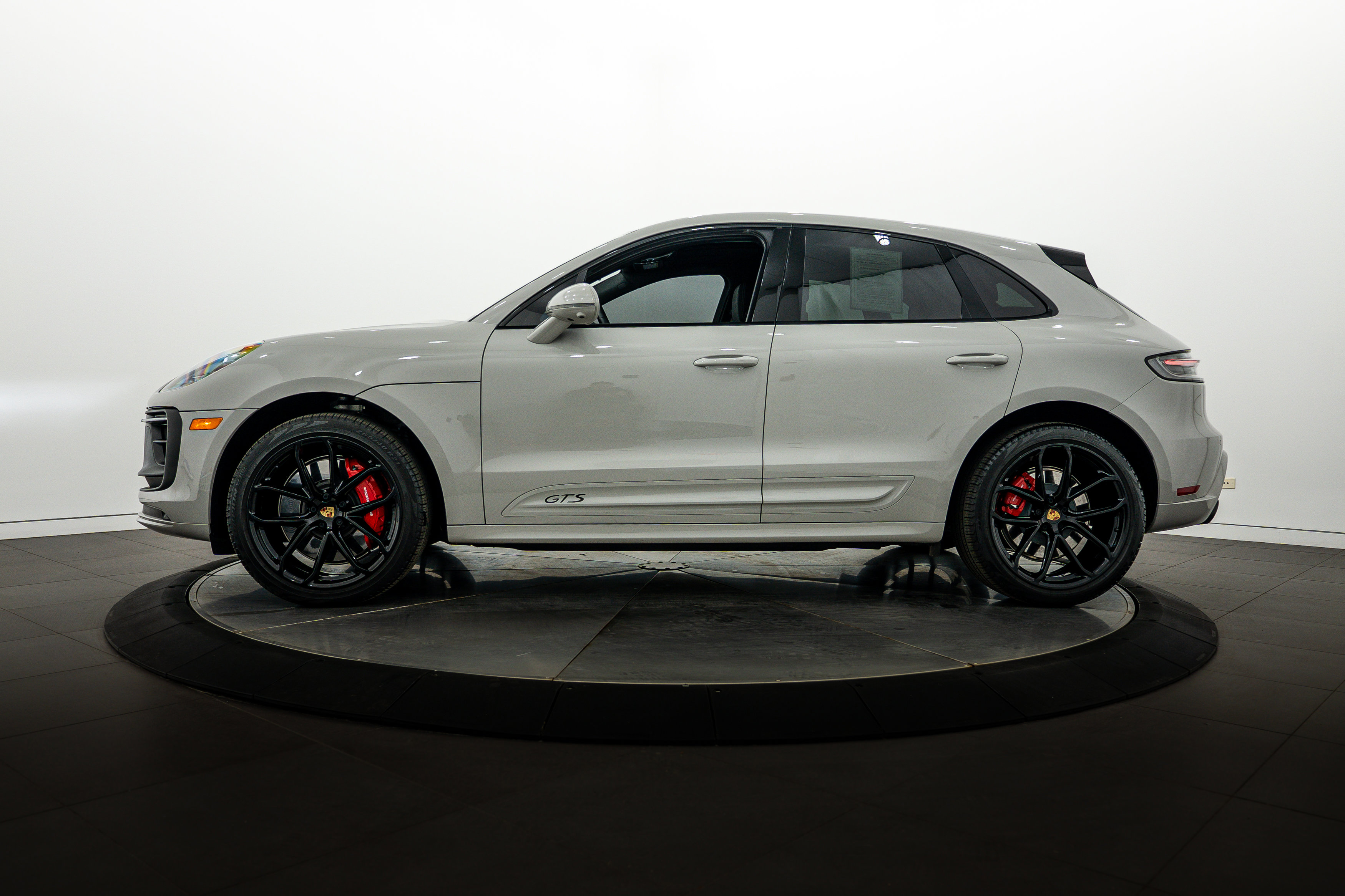 Certified 2025 Porsche Macan GTS AWD/4WD image 2