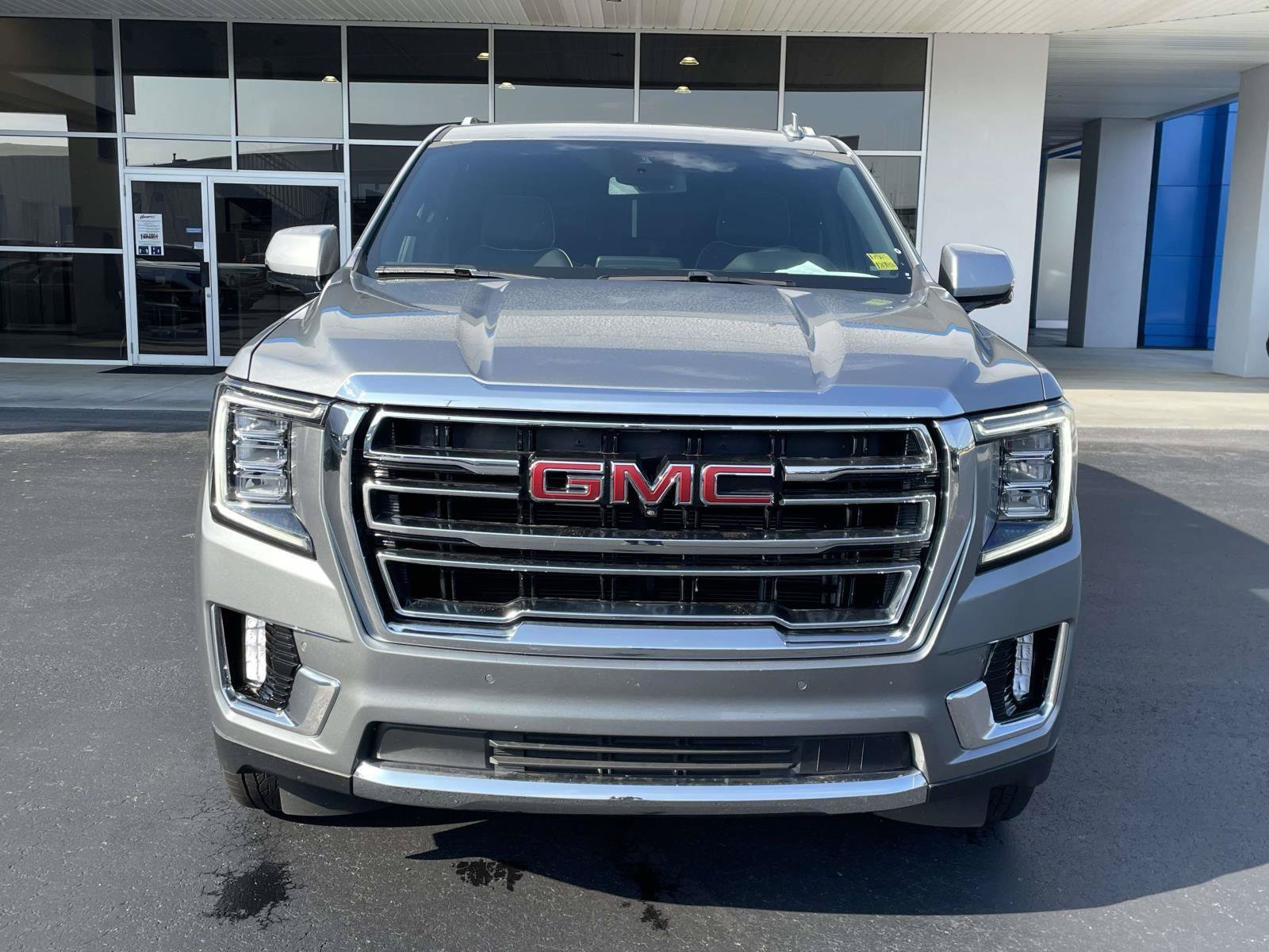 Certified 2024 GMC Yukon XL SLT w/ SLT Luxury Package AWD/4WD image 8