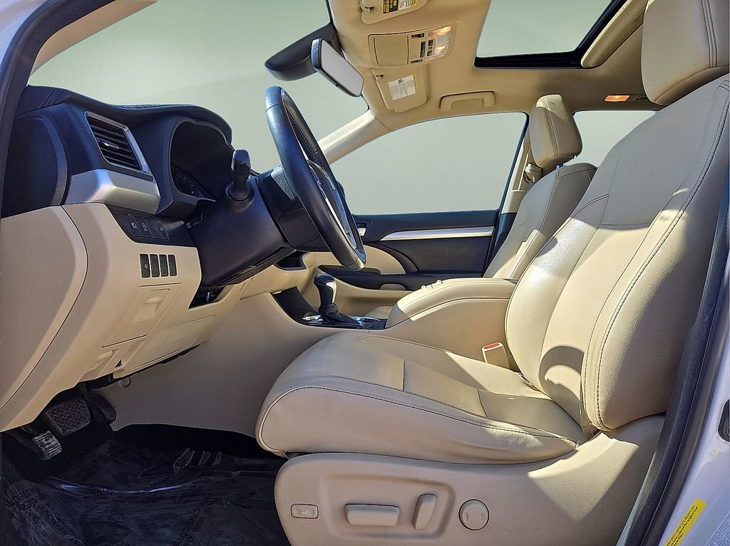 Used 2018 Toyota Highlander XLE image 24