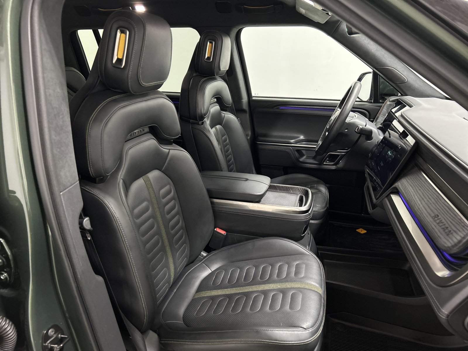 Used 2024 Rivian R1S Adventure AWD/4WD image 24