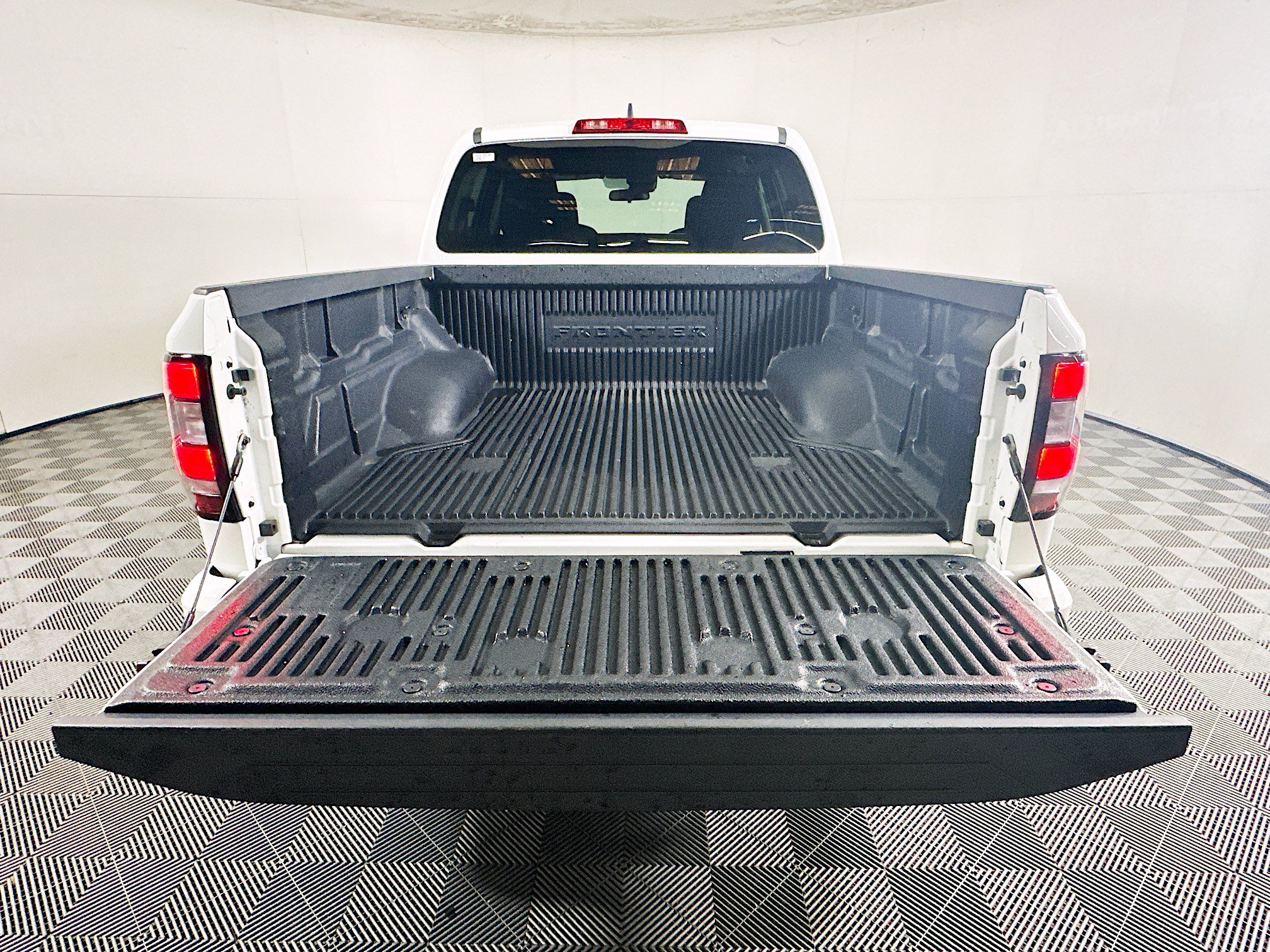 Used 2023 Nissan Frontier SV AWD/4WD image 31