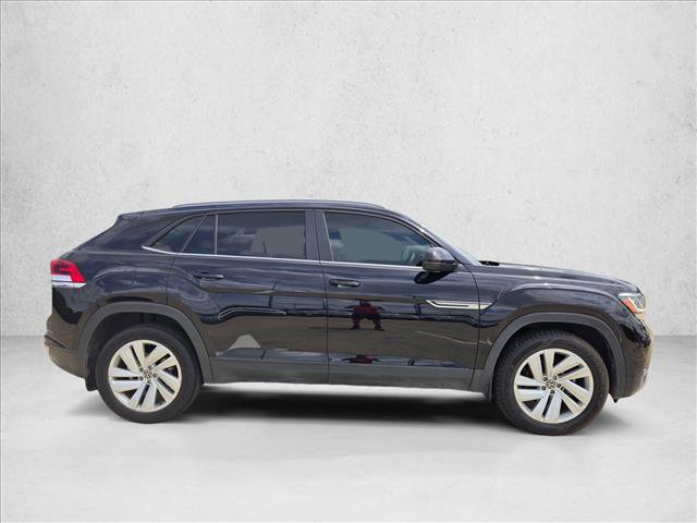 Used 2022 Volkswagen Atlas Cross Sport SE w/ Panoramic Sunroof Package FWD image 4