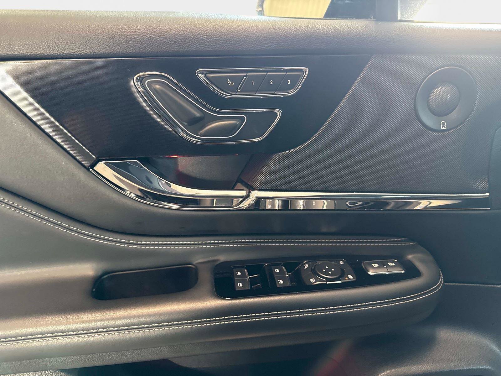 Used 2020 Lincoln Corsair Reserve w/ Equipment Group 201A image 18