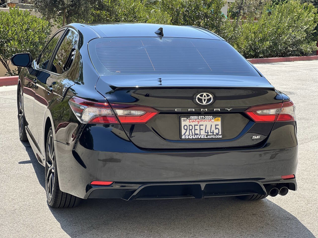 Used 2022 Toyota Camry SE image 5