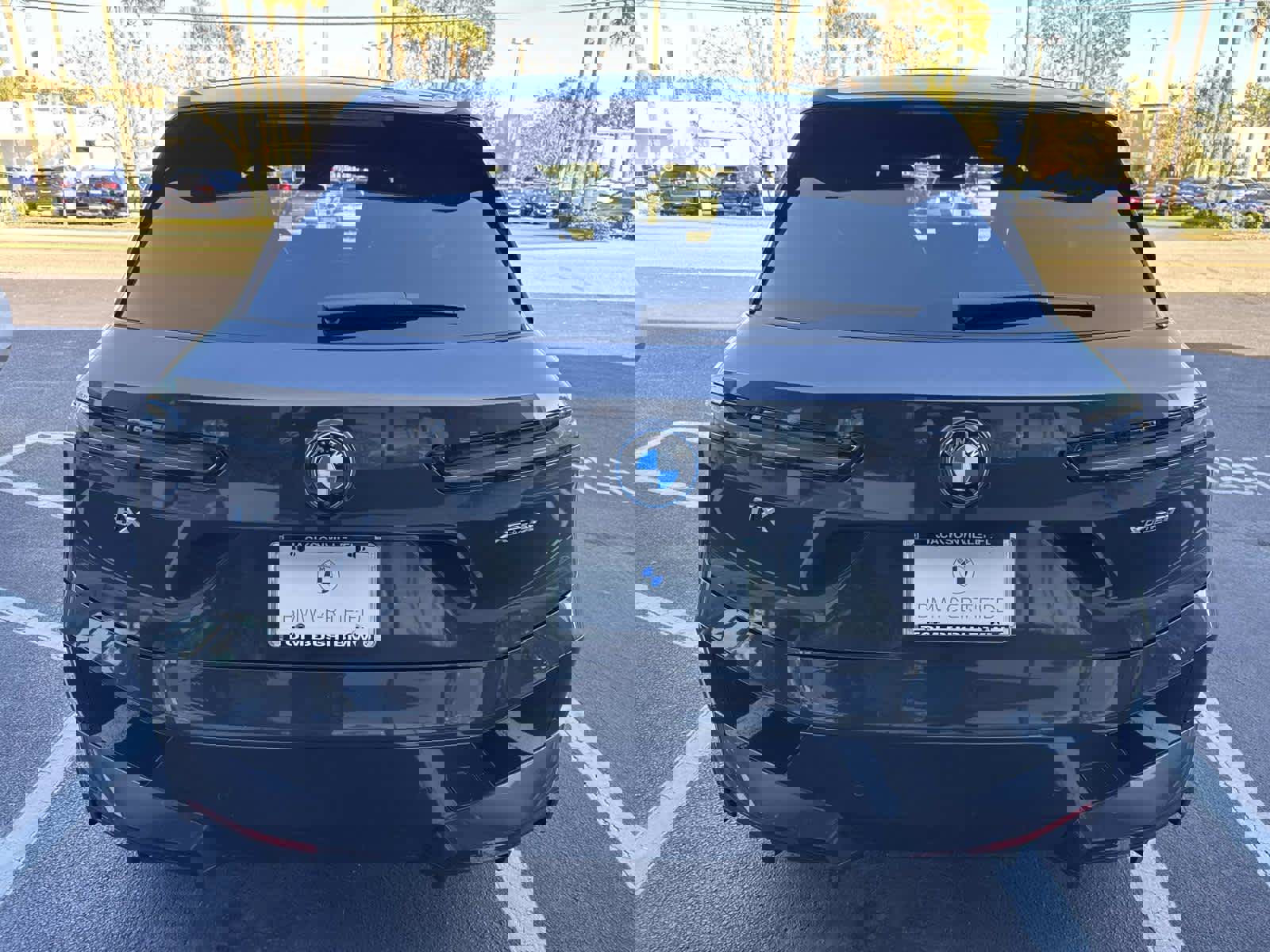 Certified 2025 BMW iX xDrive50 w/ Premium Package image 4