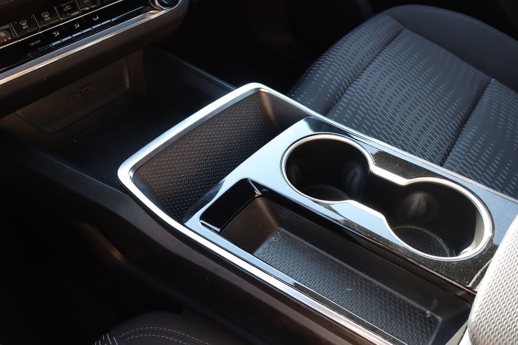 Used 2025 Chevrolet Equinox LT w/ Safety and Technology Package image 24