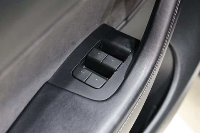 Used 2022 Tesla Model Y Long Range image 17