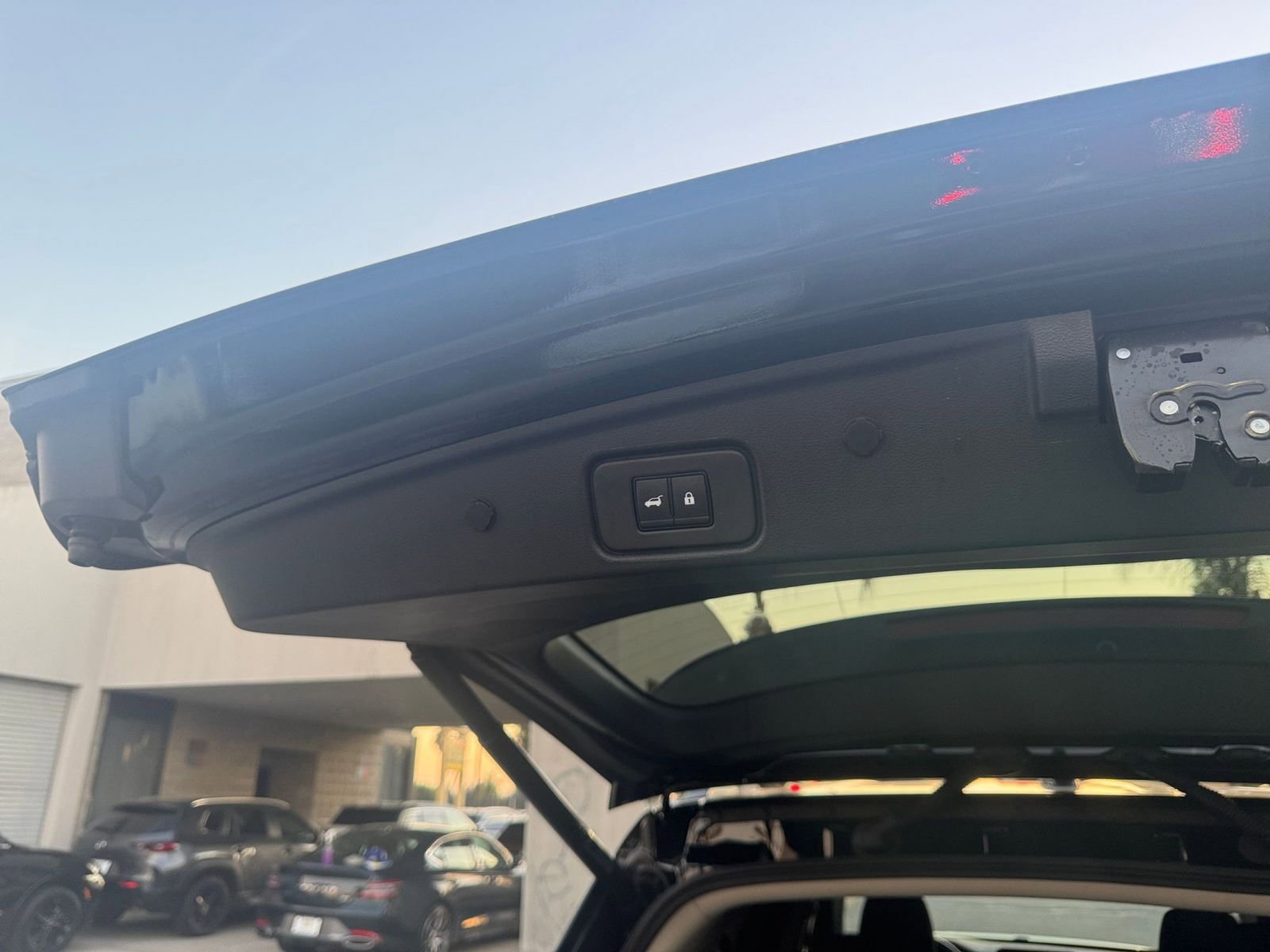 Used 2025 Nissan Pathfinder SV image 23