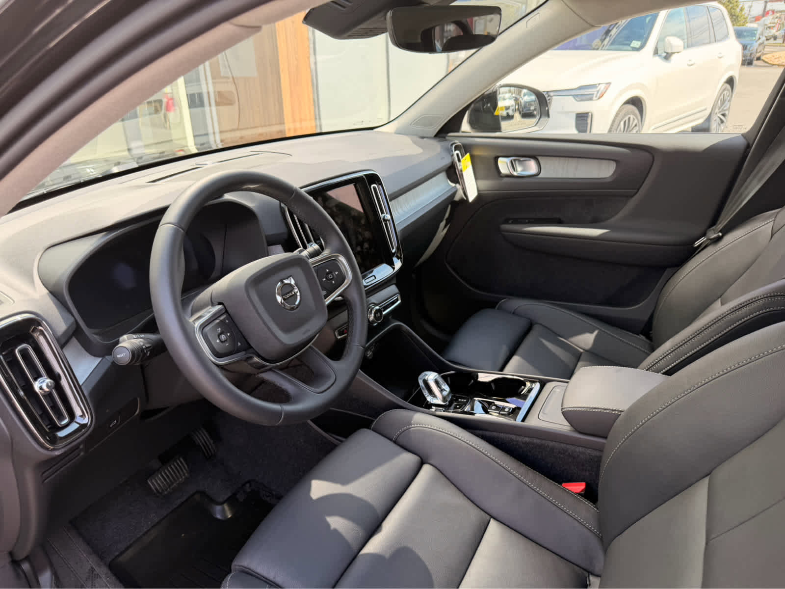 Used 2026 Volvo XC40 B5 Plus w/ Protection Package Premier image 5