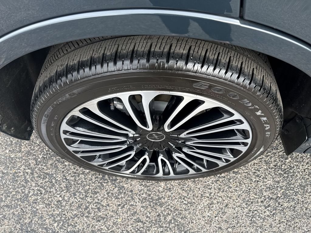Used 2025 Lincoln Aviator Black Label image 40