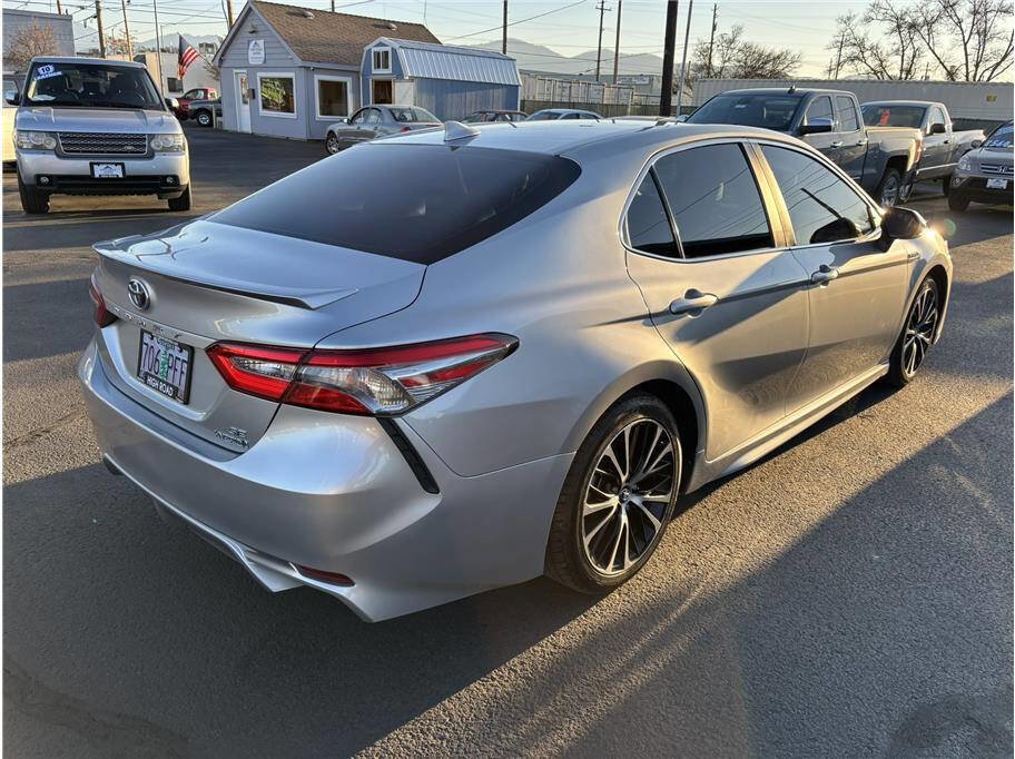 Used 2018 Toyota Camry SE image 5