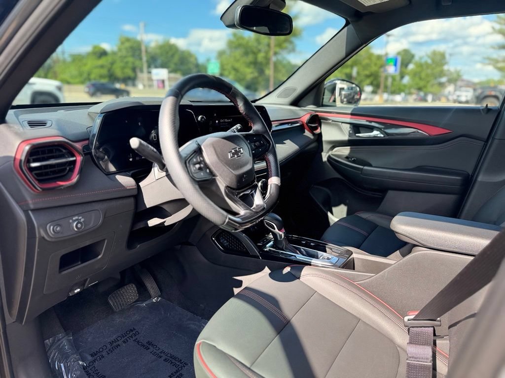 Used 2025 Chevrolet TrailBlazer RS w/ Convenience Package AWD/4WD image 15