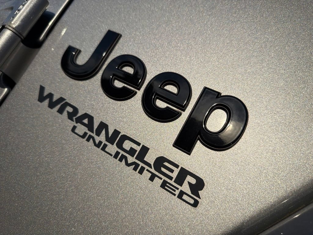 Used 2021 Jeep Wrangler Unlimited Sahara AWD/4WD image 11