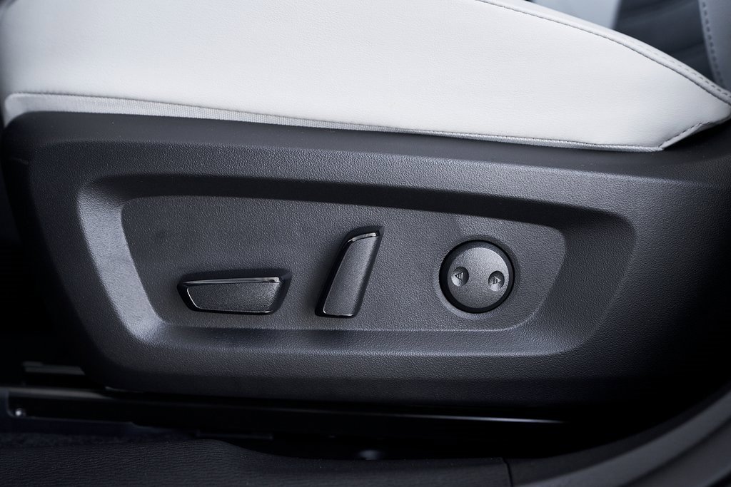 New 2025 Mitsubishi Outlander SE image 22