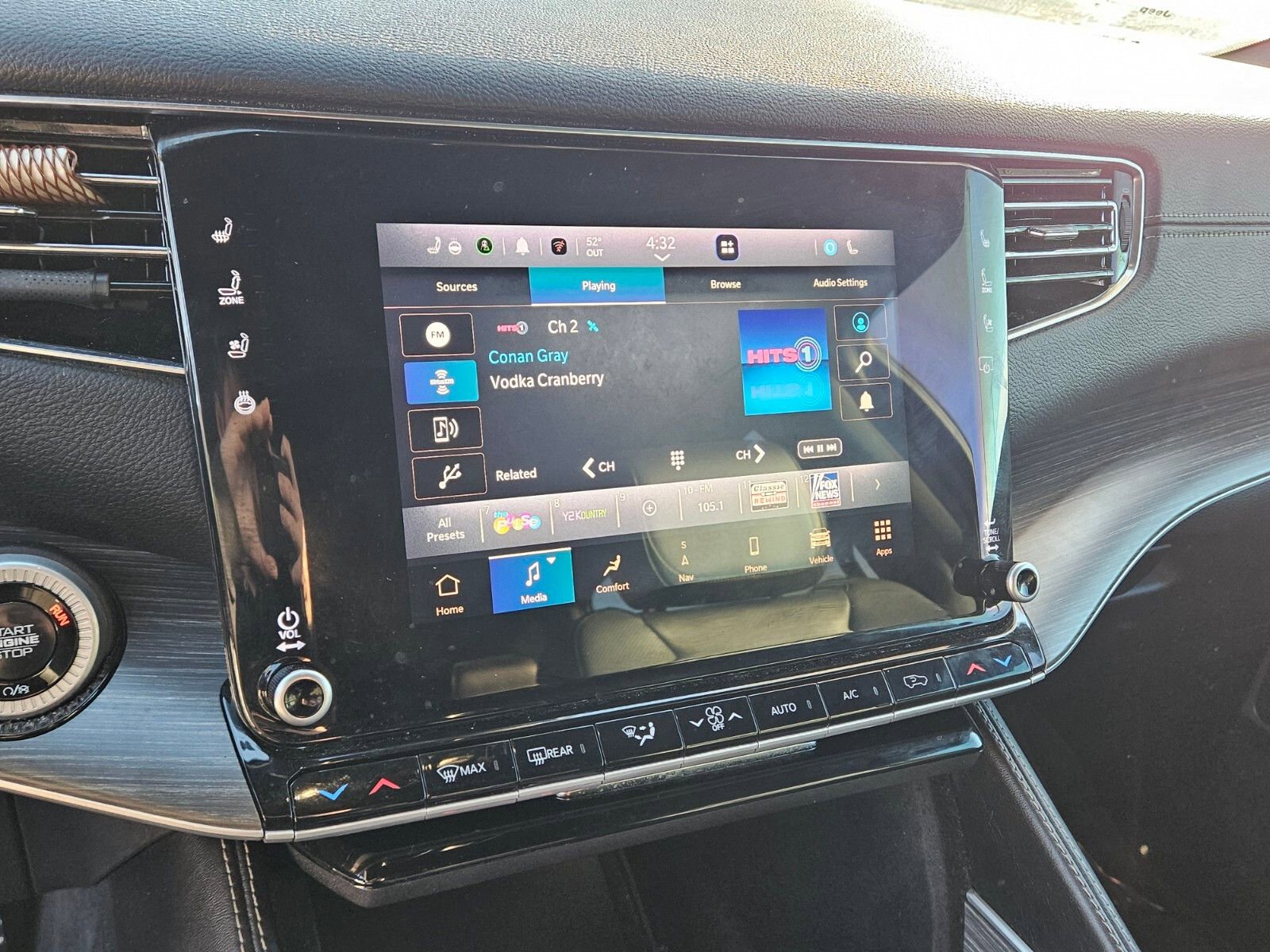 Used 2024 Jeep Wagoneer L Series II w/ Flexible Seating Group image 19