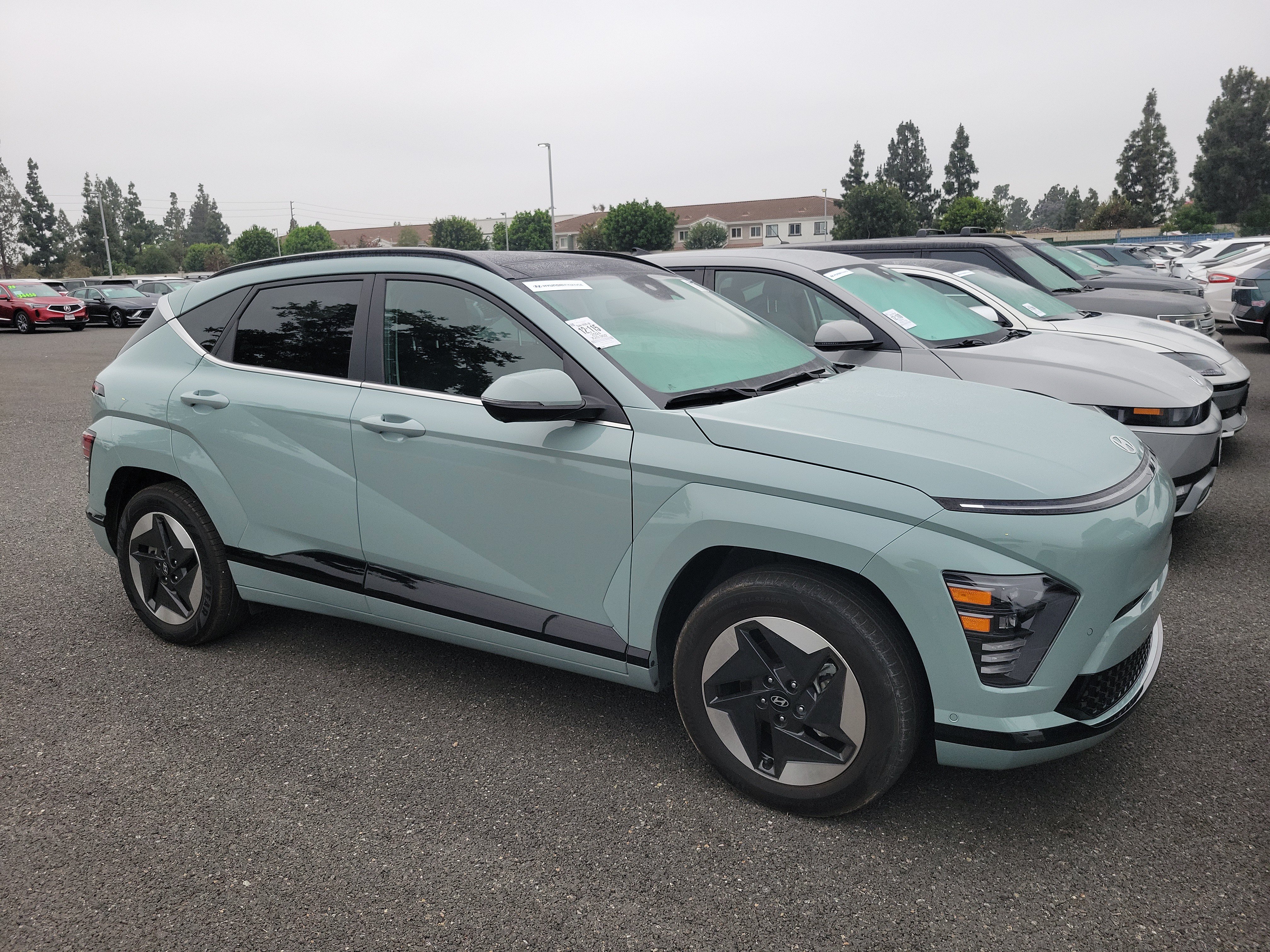 Used 2024 Hyundai Kona Limited FWD image 3